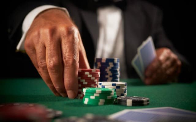 Cải thiện kỹ năng chơi Poker bằng những kinh nghiệm cá cược sau
